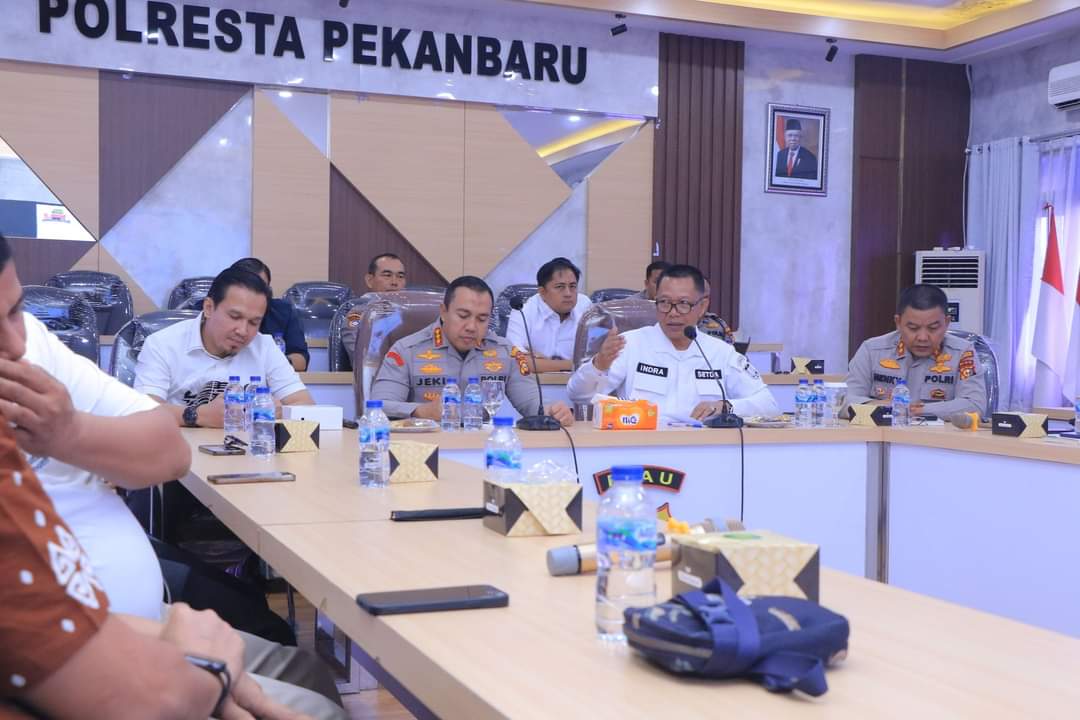 Sekretaris Daerah Kota (Sekdako) Pekanbaru Indra Pomi Nasution bersama Kapolresta Kombes Jeki Rahmat Mustika menggelar rapat koordinasi (rakor) terkait penyalahgunaan narkoba dan obat terlarang di tempat hiburan malam (THM).