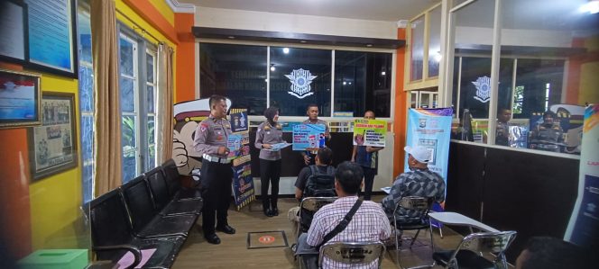 Paur SIM & Tim Sampaikan Himbaun Kamseltibmas & Kamseltibcarlantas kepada Pemohon SIM.