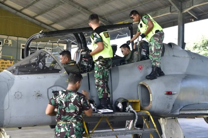 Skadron Udara 12 Wing Udara 6 Pangkalan TNI AU Roesmin Nurjadin resmi berangkat menuju Jakarta.
