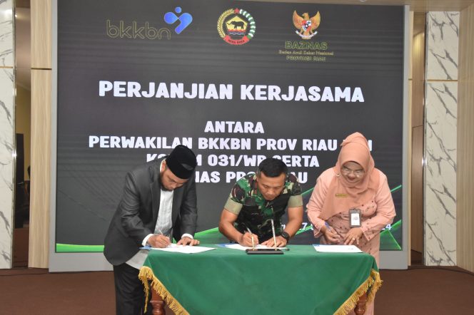 Danrem 031/WB Laksanakan Penandatanganan Perjanjian Kerja Sama Dengan BKKBN Dan Baznas Provinsi Riau.
