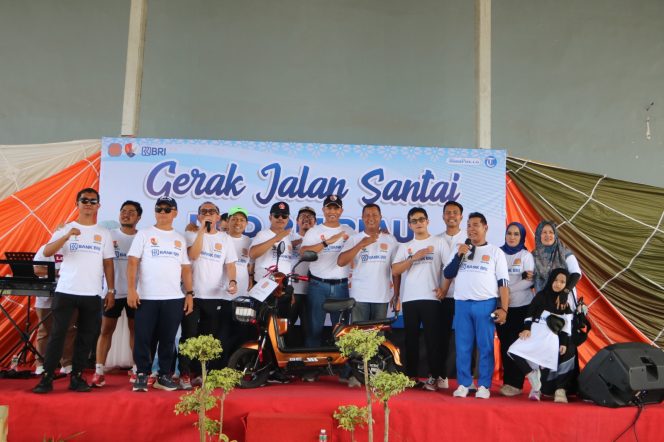 Danlanud Roesmin Nurjadin Fasilitasi Gerak Jalan Santai DPD REI Riau Dalam Rangka Musda XIII 2024