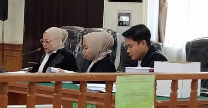 Para Penasehat Hukum Terdakwa Sukarmis.