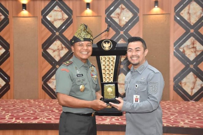 Tingkatkan Sinergitas Danrem 031/WB Kunjungan Kerja Ke Kantor Walikota Pekanbaru.