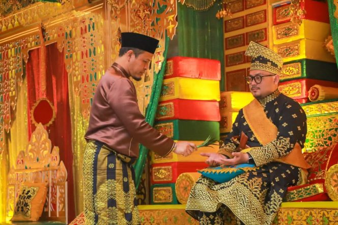 Ketua MKA LAMR Pekanbaru Dikukuhkan, Wako Harapkan Sinergi Bangun Kota.
