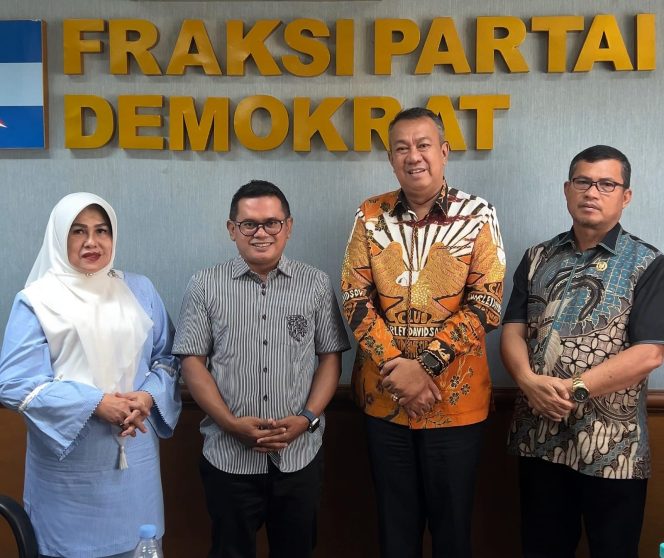 Wakil Bupati Kepulauan Meranti, Muzamil Baharudin SM MM, melakukan kunjungan kerja ke Fraksi Partai Demokrat Dewan Perwakilan Rakyat Daerah (DPRD) Provinsi Riau.