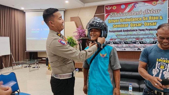 Sosialisasi Keselamatan Berlalu Lintas dan Penanaman Pohon Mahoni di Aulia Hospital Bersempena Hari Lahir Pancasila.