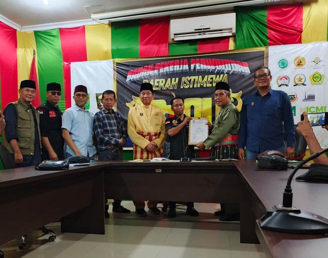 Saat penyerahan dukungan dari APTMR ke BPP DIR.