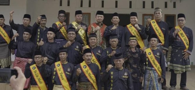 Anggota DPR RI daerah pemilihan Riau, Syahrul Aidi Maazat, menyatakan siap memperjuangkan terwujudnya Daerah Istimewa Riau (DIR). 