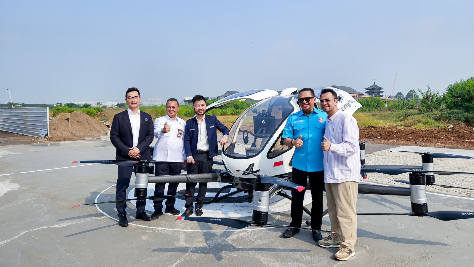 Uji Terbang Taxi Udara EHang 216-S Berpenumpang Pertama di Indonesia.