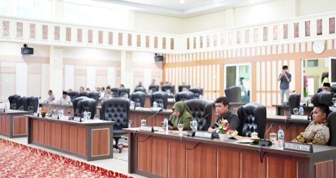 
					Sidang Paripurna Sepi, Keseriusan DPRD Kabupaten Solok Dipertanyakan