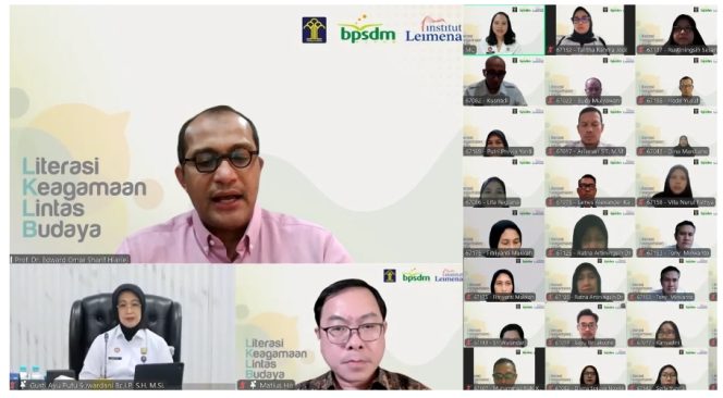 
					Wakil Menteri Hukum RI, Edward Omar Sharif Hiariej, bersama Kepala BPSDM Hukum Kemenkum RI, Gusti Ayu Putu Suwardani, dan Direktur Eksekutif Institut Leimena.