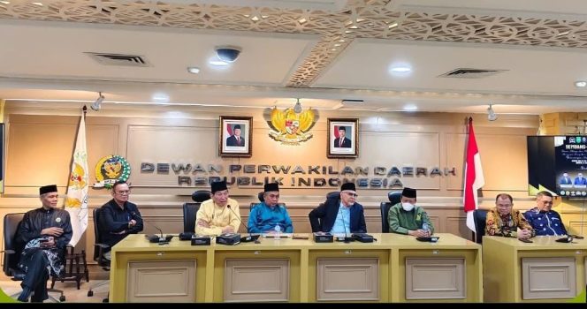 
					Pembahasan Daerah Istimewa Riau (DIR) di DPR RI.