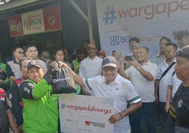 
					98 Resolution Network Inisiasi Membangun Jaring Solidaritas Sosial, Bagikan Sembako untuk Ojok Online.