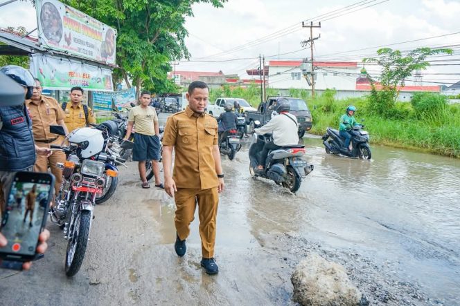 
					Komitmen Pemko Pekanbaru Bangun Infrastruktur, 29 Ruas Jalan Di overlay Jelang Akhir Tahun 2025.