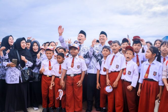 
					Wali Kota Apresiasi Peran Guru pada Peringatan Hari Guru.