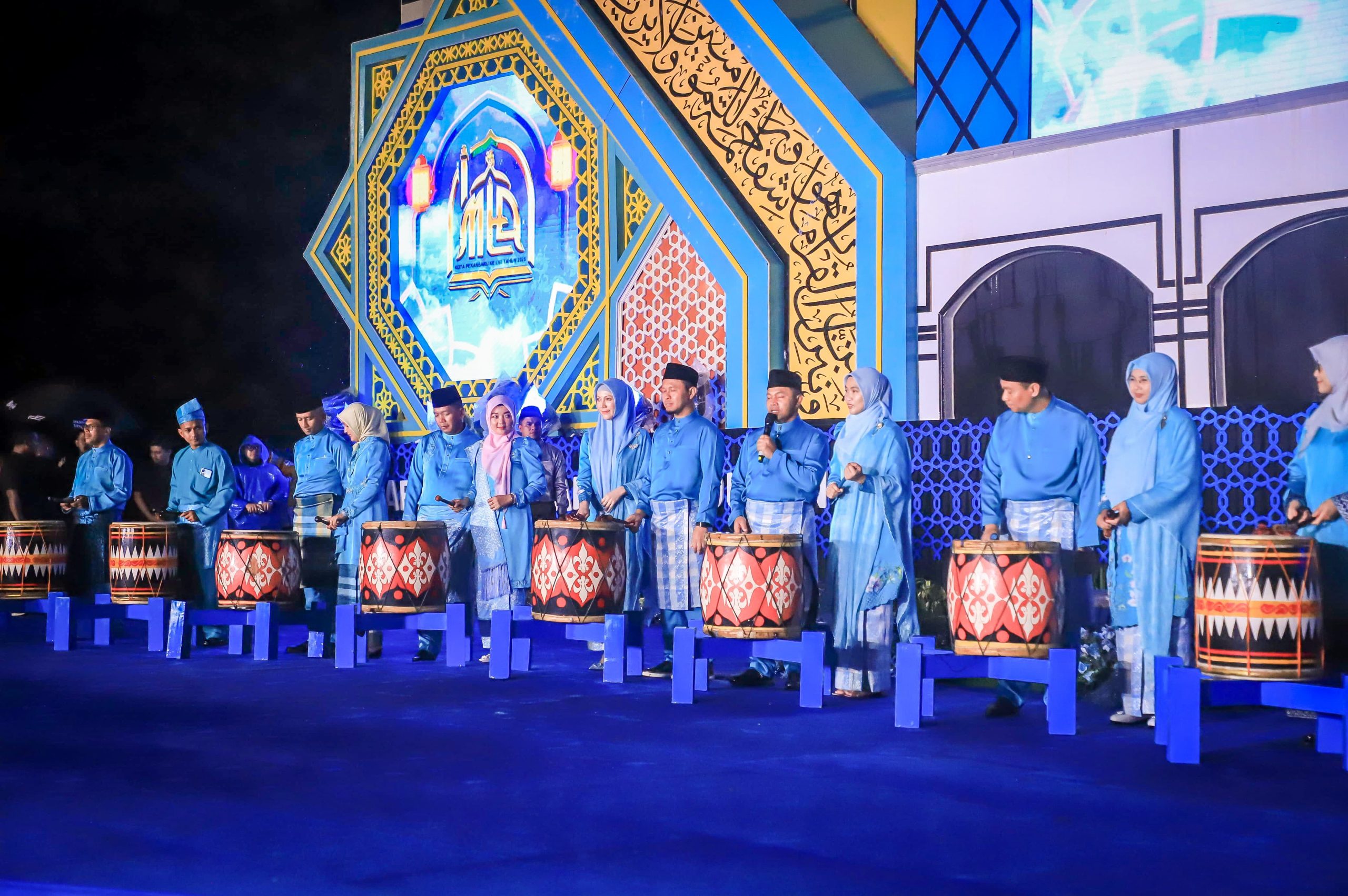 Pembukaan Musabaqah Tilawatil Quran (MTQ) ke-57 tingkat Kota Pekanbaru berlangsung meriah di Kawasan Purna MTQ, Minggu (2/11/2025).