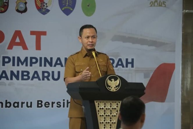 
					Walikota Pekanbaru H Agung Nugroho, SE. MM