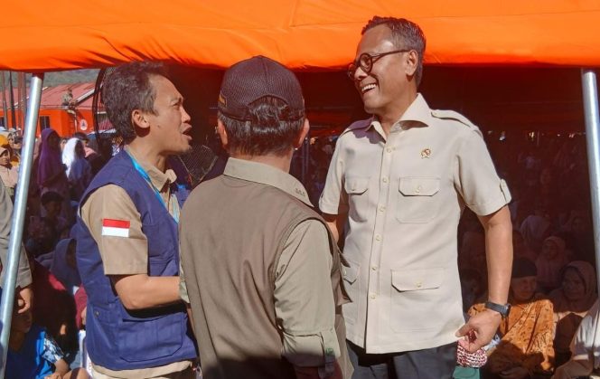 
					Komisaris Bio Farma dr. Relly Reagen Dampingi Kepala BP BUMN Dony Solaria Saluran Bantuan Bencana Sumatera.