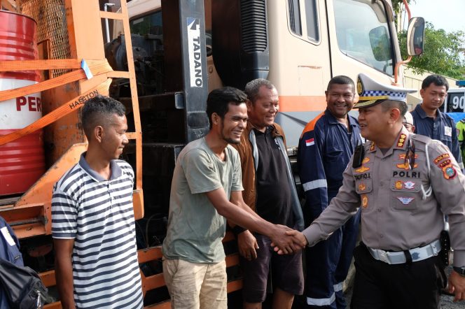 
					Polda Riau Lepas Bantuan Kemanusiaan Tahap III untuk Korban Bencana di Sumatera Barat.