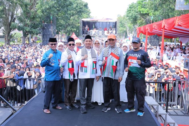 
					Konser kemanusiaan untuk Palestina dan Sumatera yang digelar Pemerintah Kota (Pemko) Pekanbaru, Minggu (25/1/2026) pagi, berhasil mengumpulkan donasi sebesar Rp1,1 miliar.
